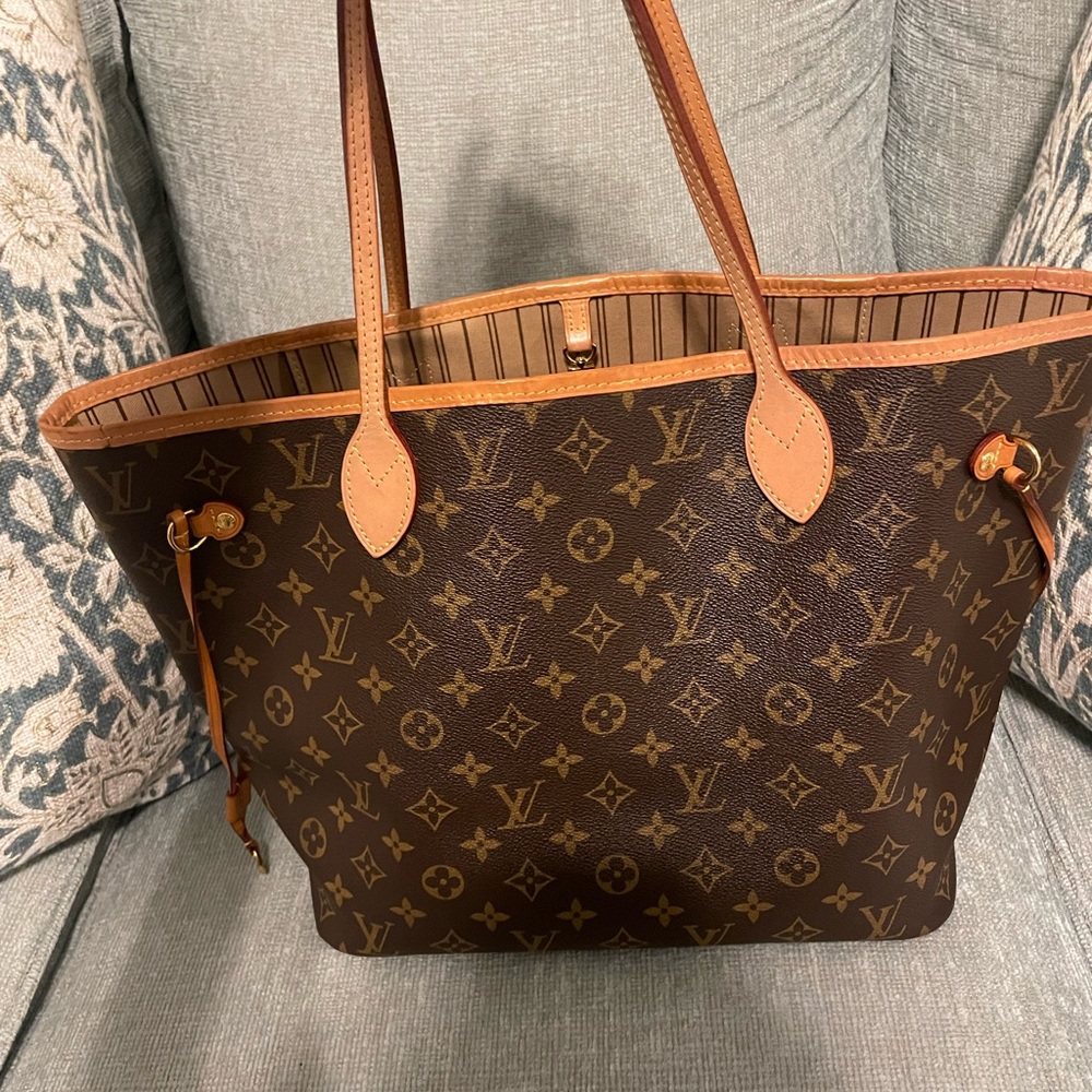 LOUIS VUITTON Neverfull